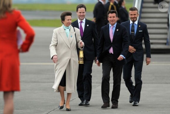 La délégation britannique des JO de Londres 2012, comprenant notamment la princesse Anne et David Beckham, est arrivée à la base d'aéronautique navale de Culdrose (Cornouailles) le 18 mai 2012 avec la flamme olympique rapportée d'Athènes, qui entamait son périple à travers le Royaume-Uni le lendemain.