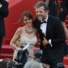 Stéphane Guillon et sa femme Muriel Cousin, tout souriants au Palais des Festivals avant d'assister à la projection du film Lawless. Cannes, le 19 mai 2012.