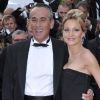 Thierry Ardisson et sa compagne Audrey Crespo-Mara au Palais des Festivals, s'apprêtent à assister à la projection du film Lawless. Cannes, le 19 mai 2012.