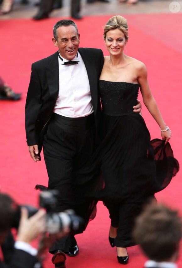 Thierry Ardisson et Audrey Crespo-Mara, complices sur le tapis rouge du Palais des Festivals. Cannes, le 19 mai 2012.