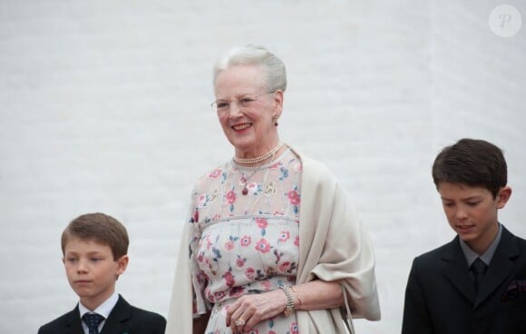 La reine Margrethe II et le prince consort Henrik sont arrivés cinq minutes avant le début de la cérémonie avec leurs petits-fils les princes Felix (9 ans) et Nikolai (12 ans), nés du premier mariage du prince Joachim.
La princesse Athena Marguerite Françoise Marie de Danemark, née le 24 janvier 2012 de l'amour du prince Joachim et de la princesse Marie, a été baptisée le 20 mai 2012 en l'église de Møgeltønder.