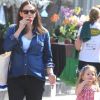 Jennifer Garner et sa fille Seraphina au marché à Los Angeles , le 20 mai 2012.