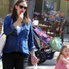 Jennifer Garner au marché à Los Angeles avec sa fille Seraphina, le 20 mai 2012.