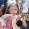 Seraphina, la fille cadette de Jennifer Garner et Ben Affleck, au marché de Los Angeles le 20 mai 2012.