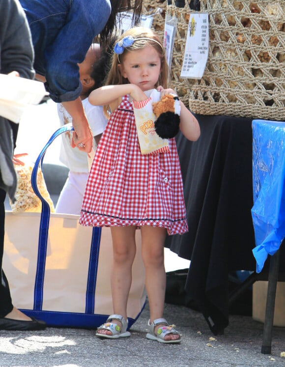 Seraphina, la fille cadette de Jennifer Garner et Ben Affleck, au marché de Los Angeles le 20 mai 2012.