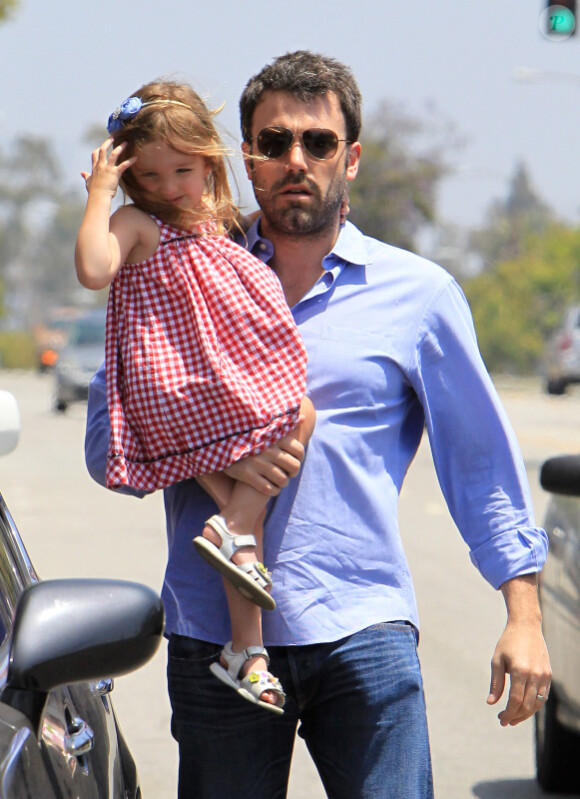 Ben Affleck et sa fille Seraphina au marché de Los Angeles, le 20 mai 2012.