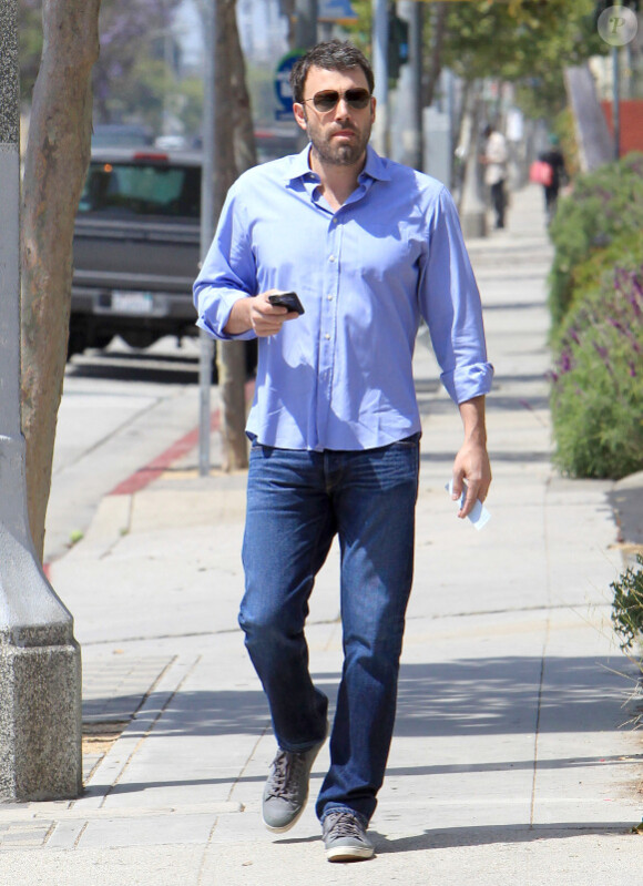 Ben Affleck rejoint son épouse et leurs filles au marché de Los Angeles, le 20 mai 2012.