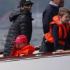 Le prince Christian et la princesse Isabella, avec leur mère la princesse Mary, ont pu suivre depuis leur bateau à moteur les performances du prince Frederik lors des championnats du Danemark de Dragon, à Copenhague, le 19 mai 2012.