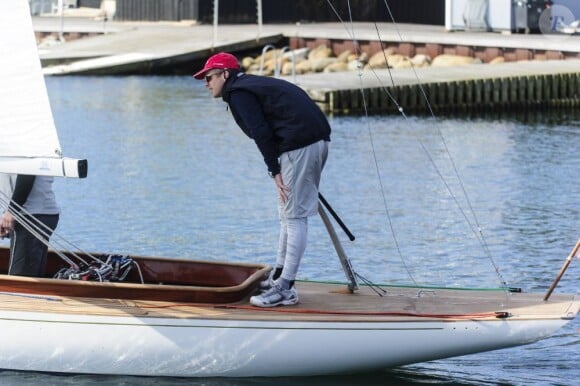 Le prince Frederik le 19 mai 2012 à bord du Nanoq lors des championnats du Danemark de Dragon, à Copenhague.