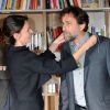 Nanni Moretti fait Commandeur des Arts et Lettres par Aurélie Filippetti, ministre de la Culture au Café des Palmes durant le 65e Festival de Cannes le 21 mai 2012