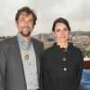 Nanni Moretti est fait Commandeur des Arts et Lettres par Aurélie Filippetti ministre de la Culture au Café des Palmes à Cannes le 21 mai 2012