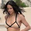 Michelle Rodriguez se rend à la piscine de l'hôtel Eden Roc d'Antibes, le 23 mai 2012.