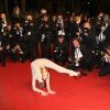 Zlata lors de la montée des marches pour le film Holy Motors au Festival de Cannes le 23 mai 2012