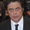 Benicio Del Toro lors de la montée des marches pour le film Holy Motors au Festival de Cannes le 23 mai 2012