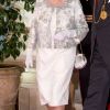 La reine Elizabeth II avait rendez-vous avec des centaines de personnalités britanniques majeures du monde des arts, le 23 mai 2012 à la Royal Academy of Arts de Londres, dans le cadre de son jubilé de diamant. Remise de prix à des étudiants, compliments en pagaille et bonne humeur étaient au programme de Sa Majesté.