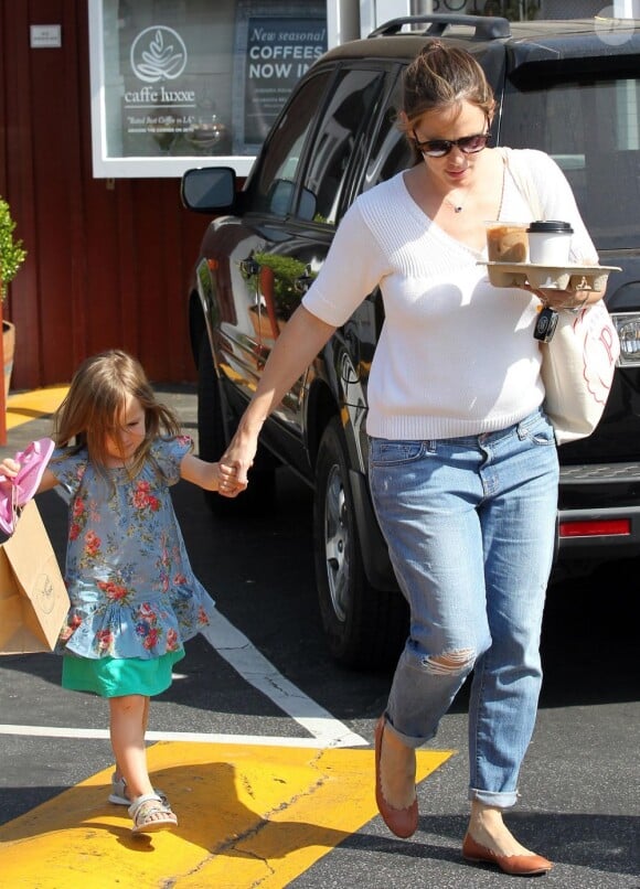 Jennifer Garner et Seraphina, à Brentwood (Los Angeles), le 24 mai 2012.