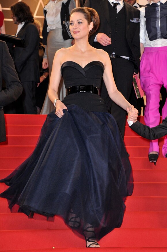 Marion Cotillard, une Lady Dior de charme en haute couture pour défendre De Rouille Et D'os. Cannes, le 17 mai 2012.