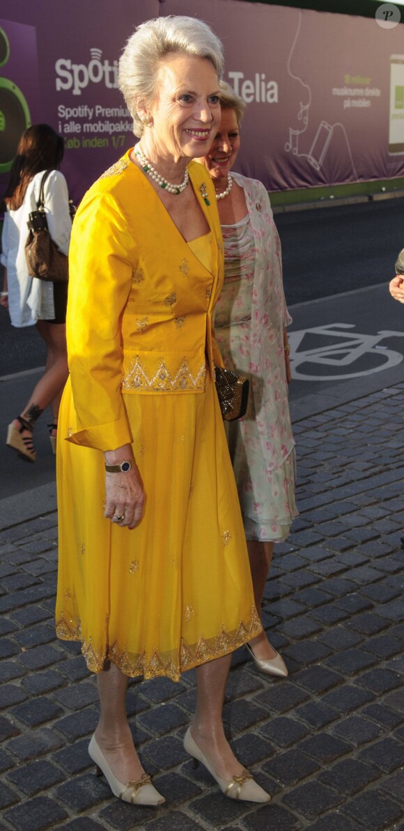 La princesse Benedikte de Danemark et la reine Anne-Marie de Grèce. La famille royale de Danemark assistait le 24 mai 2012 à un concert de la Garde royale, au Théâtre royal de Copenhague.