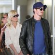 Kirsten Dunst et Garrett Hedlund à l'aéroport de Los Angeles. Le 26 mai 2012.