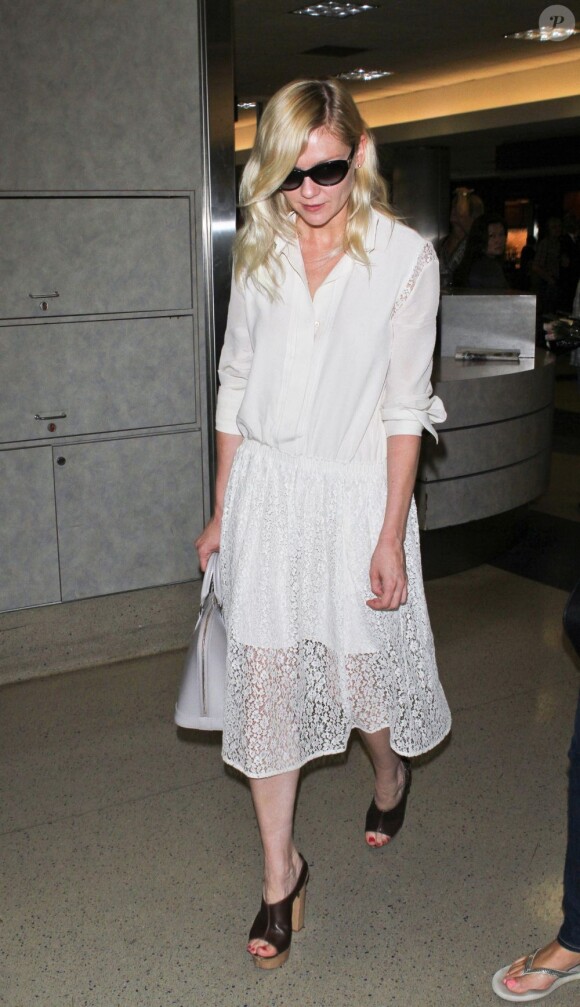 Kirsten Dunst à l'aéroport de Los Angeles. Le 26 mai 2012.