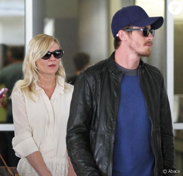 Kirsten Dunst et Garrett Hedlund, le couple n'a toujours pas officialisé. A Los Angeles. Le 26 mai 2012.