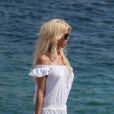 Victoria Silvstedt, toujours glamour et élégante, le 26 mai 2012 à Antibes