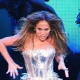 Jennifer Lopez était déchaînée sur la scène du Mandalay Bay Events Center à Las Vegas, avec ses protégés de  Q'Viva : The Chosen . 26 mai 2012.