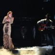 Jennifer Lopez sur scène avec les talents de son émission Q'Viva : The Chosen à l'hôtel Mandalay Bay. Las Vegas, le 26 mai 2012.