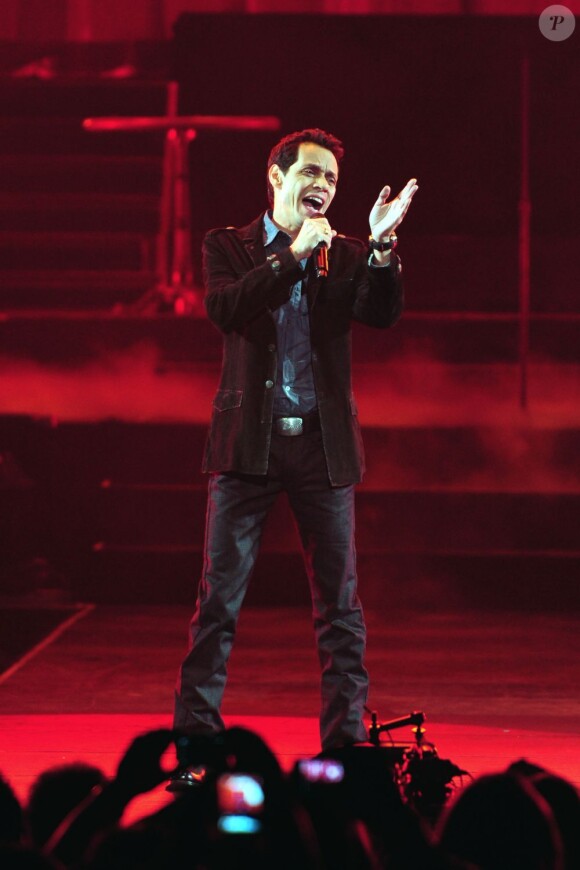 Marc Anthony sur scène avec les talents de son émission Q'Viva : The Chosen à l'hôtel Mandalay Bay. Las Vegas, le 26 mai 2012.