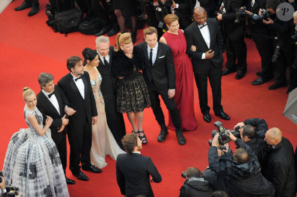 Le président du jury Nanni Moretti, entouré de Diane Kruger, Raoul Peck, Jean Paul Gaultier, Emmanuelle Devos, Hiam Abbas, Alexander Payne, Andrea Arnold et Ewan McGregor lors du 65e Festival de Cannes, mai 2012.