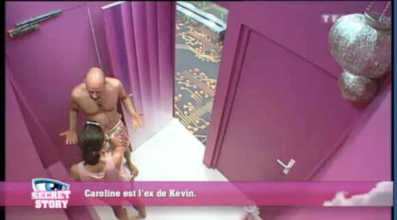 Caroline et Kévin discutent dans la quotidienne de Secret Story 6, lundi 28 mai 2012 sur TF1