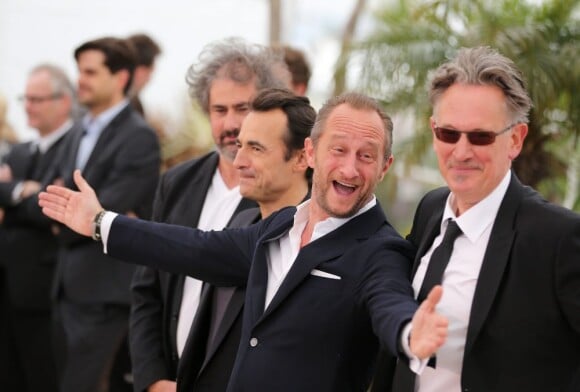 Gustave Kervern, Benoît Poelvoorde, Benoît Delépine et Albert Dupontel lors du photocall du film Le Grand Soir, Festival de Cannes, le 22 mai 2012.