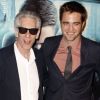 Robert Pattinson heureux au côté du réalisateur David Cronenberg à l'avant-première de Cosmopolis, à Paris le 30 mai 2012.