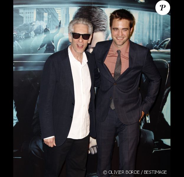 Robert Pattinson heureux au côté du réalisateur David Cronenberg à l'avant-première de Cosmopolis, à Paris le 30 mai 2012.