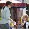Jennifer Garner, au naturel, et ses filles Violet et Seraphina dans les rues de Brentwood à Los Angeles, le 30 mai 2012