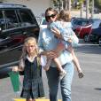 Jennifer Garner emmène ses adorables filles Violet et Seraphina prendre un goûter à Brentwood, à Los Angeles, le 30 mai 2012