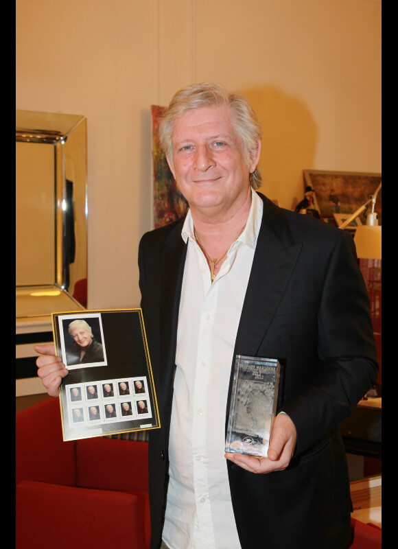 Patrick Sébastien reçoit le Trophée Marianne de La Poste, le vendredi 1er juin 2012 à Paris.