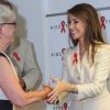 La princesse Marie de Danemark, parée du fameux ruban rouge de la lutte contre le sida, remettait le 1er juin 2012 les quatre prix de la AIDS Foundation Denmark, dont elle est la marraine.