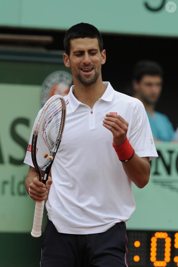Roland Garros : Novak Djokovic est souriant et se bat !