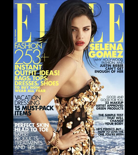 Selena Gomez habillée d'une robe Dolce & Gabbana en couverture du magazine Elle de juillet 2012.