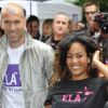 Zinédine Zidane et Amel Bent le 7 juin 2012 lors d'une journée de mobilisation organisée par ELA dans les rues de Paris près du Parc Monceau