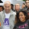 Zinédine Zidane et Amel Bent le 7 juin 2012 lors d'une journée de mobilisation organisée par ELA dans les rues de Paris près du Parc Monceau