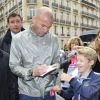 Zinédine Zidane et Guy Alba le 7 juin 2012 lors d'une journée de mobilisation organisée par ELA dans les rues de Paris près du Parc Monceau