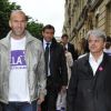 Zinédine Zidane et Guy Alba le 7 juin 2012 lors d'une journée de mobilisation organisée par ELA dans les rues de Paris près du Parc Monceau