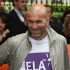 Zinédine Zidane lors d'une journée de mobilisation organisée par ELA dans les rues de Paris près du Parc Monceau le 7 juin 2012