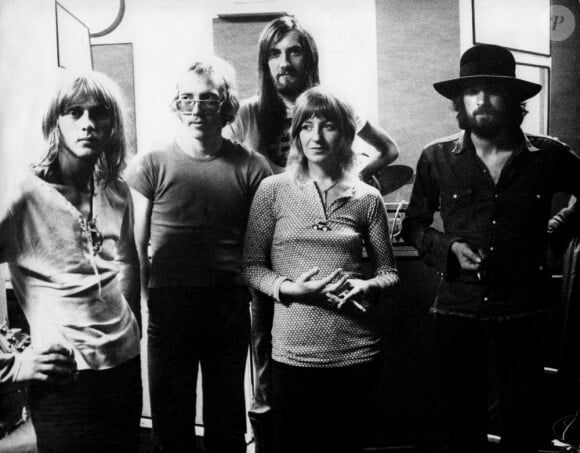 Bob Welch, qui avait fait partie de Fleetwood Mac au début des années 1970, s'est suicidé le 7 juin 2012 à 66 ans. Condamné à devenir impotent, il ne voulait pas imposer cela à son épouse Wendy.