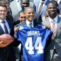 Barack Obama au milieu des NY Giants : admiratif, cool et toujours fun !