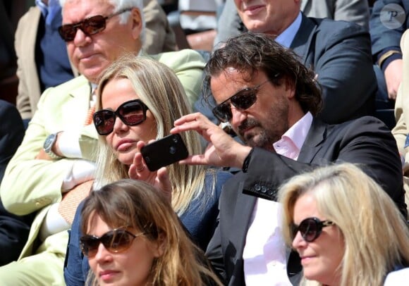 Henri Leconte et sa femme Florentine. Les people étaient nombreux au rendez-vous de la finale féminine de Roland-Garros, samedi 9 juin 2012, pour assister au premier sacre à Paris de Maria Sharapova.
