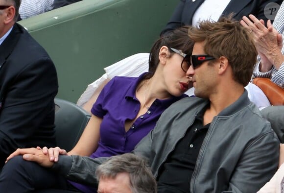 Nolwenn Lery et Arnaud Clément le 9 mai 2012 à Roland-Garros lors de la finale féminine entre Sharapova et Errani.