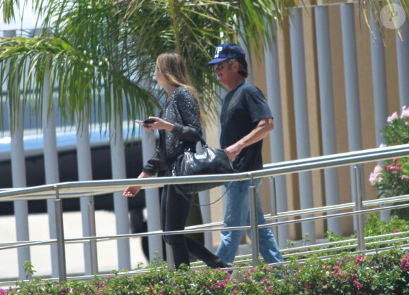 Sean Penn et Petra Nemcova se promènent à Cabo San Luca, au Mexique, le mardi 29 mai.